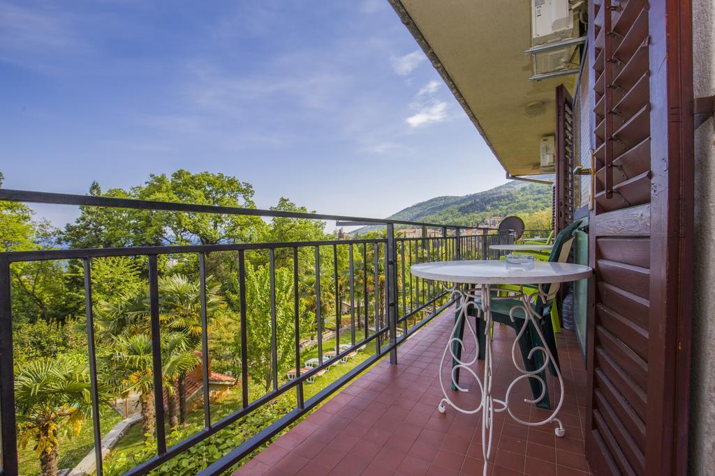 Apartments & Rooms Ribaric Ловран Екстер'єр фото